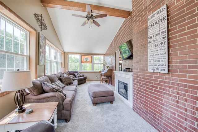 226 Coleen Dr, Pleasant Hills, PA 15236