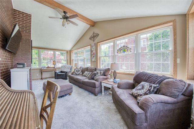226 Coleen Dr, Pleasant Hills, PA 15236