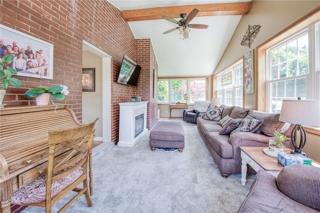 226 Coleen Dr, Pleasant Hills, PA 15236