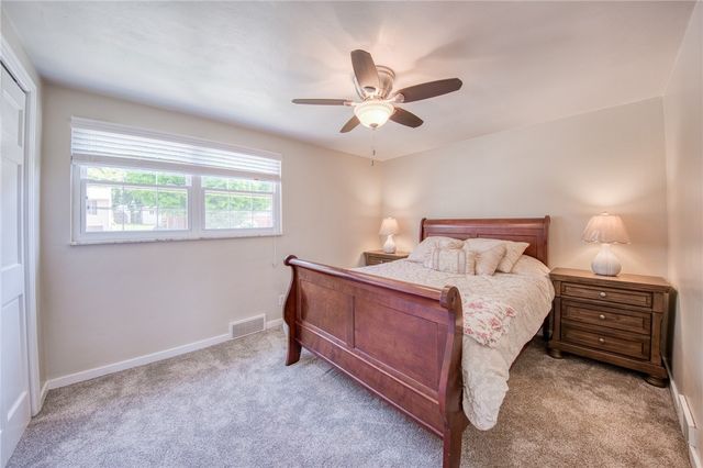 226 Coleen Dr, Pleasant Hills, PA 15236