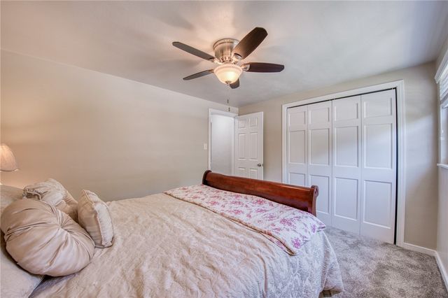226 Coleen Dr, Pleasant Hills, PA 15236