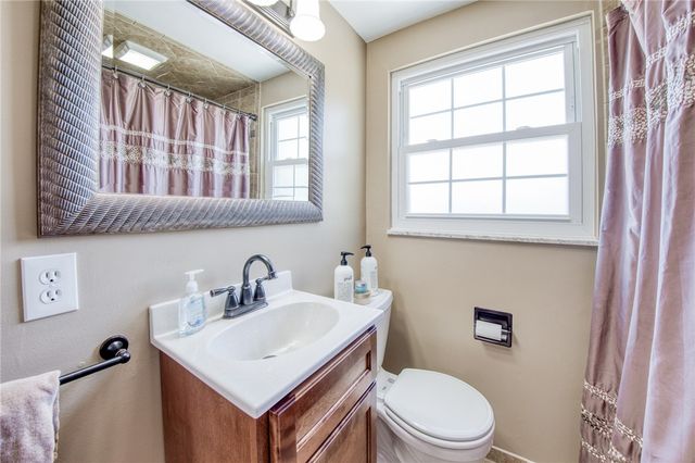 226 Coleen Dr, Pleasant Hills, PA 15236