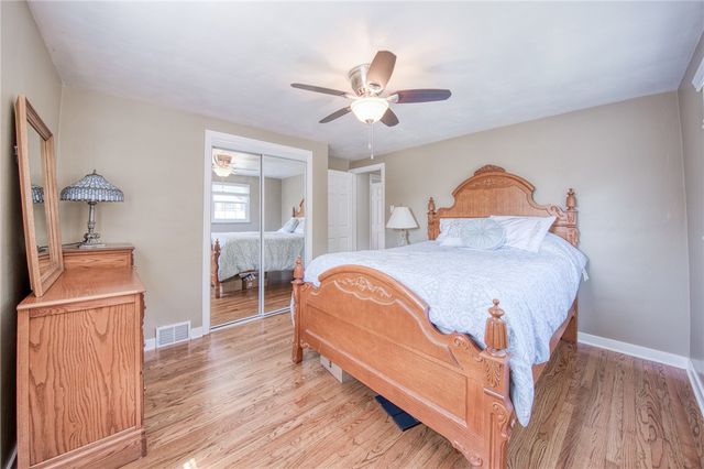 226 Coleen Dr, Pleasant Hills, PA 15236