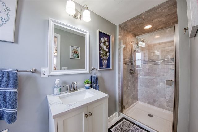 226 Coleen Dr, Pleasant Hills, PA 15236