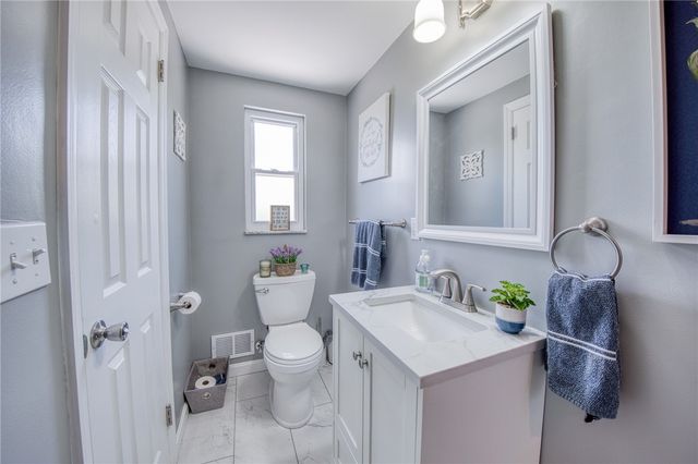 226 Coleen Dr, Pleasant Hills, PA 15236