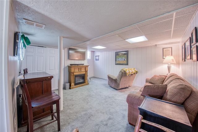 226 Coleen Dr, Pleasant Hills, PA 15236