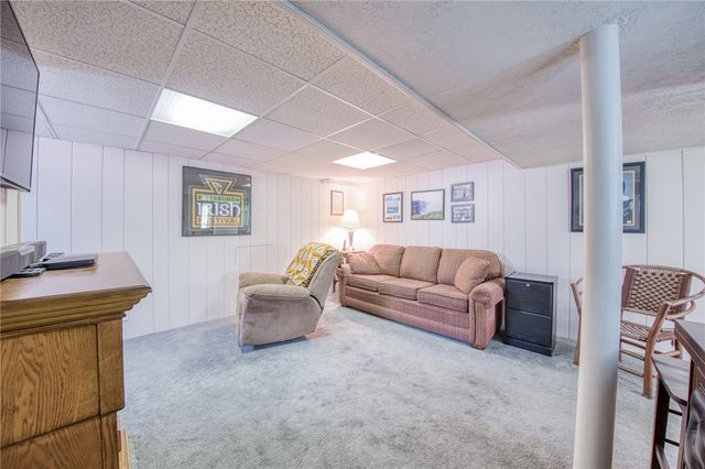 226 Coleen Dr, Pleasant Hills, PA 15236