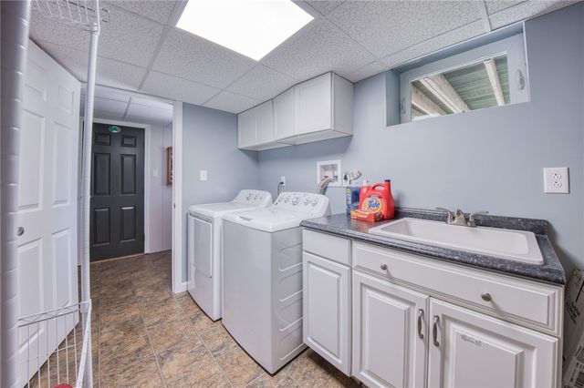 226 Coleen Dr, Pleasant Hills, PA 15236