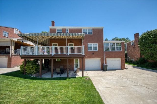 226 Coleen Dr, Pleasant Hills, PA 15236