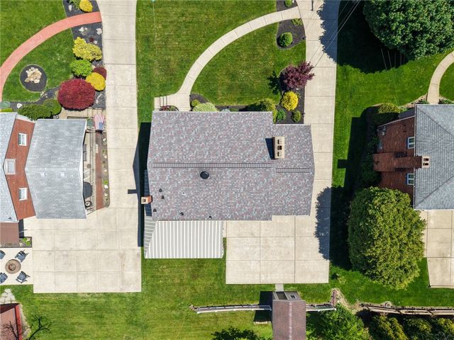 226 Coleen Dr, Pleasant Hills, PA 15236