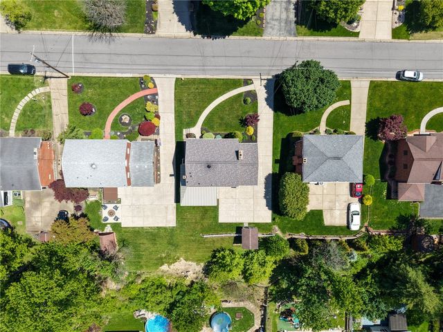 226 Coleen Dr, Pleasant Hills, PA 15236