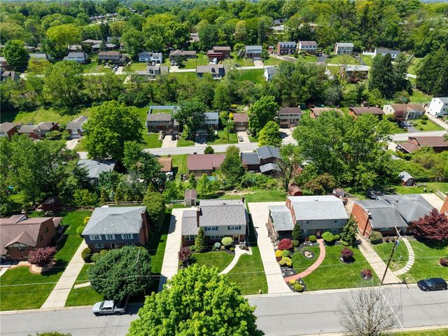 226 Coleen Dr, Pleasant Hills, PA 15236