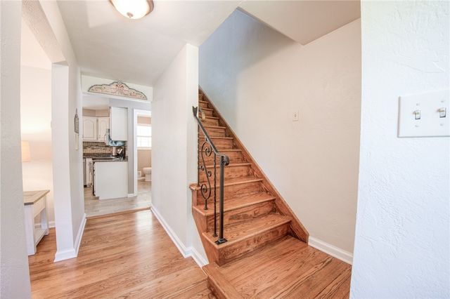 226 Coleen Dr, Pleasant Hills, PA 15236
