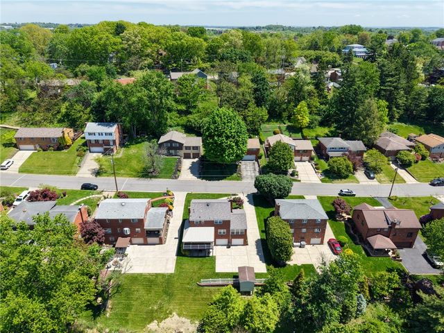 226 Coleen Dr, Pleasant Hills, PA 15236