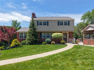 226 Coleen Dr, Pleasant Hills, PA 15236