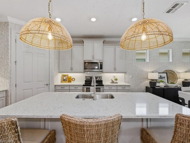 496 Polihale WAY, Naples, FL 34114