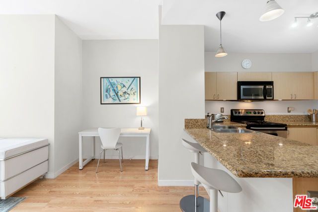 630 W 6th Street 613, Los Angeles, CA 90017