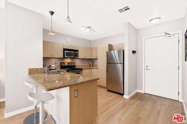 630 W 6th Street 613, Los Angeles, CA 90017