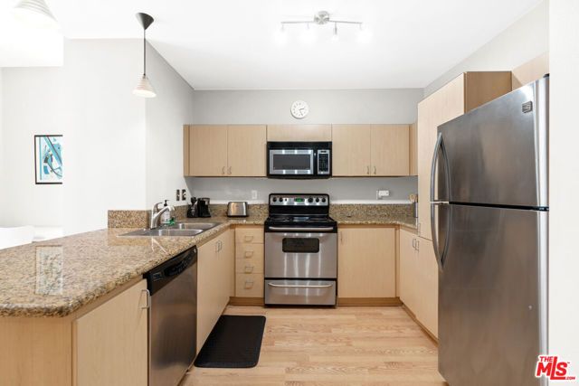 630 W 6th Street 613, Los Angeles, CA 90017