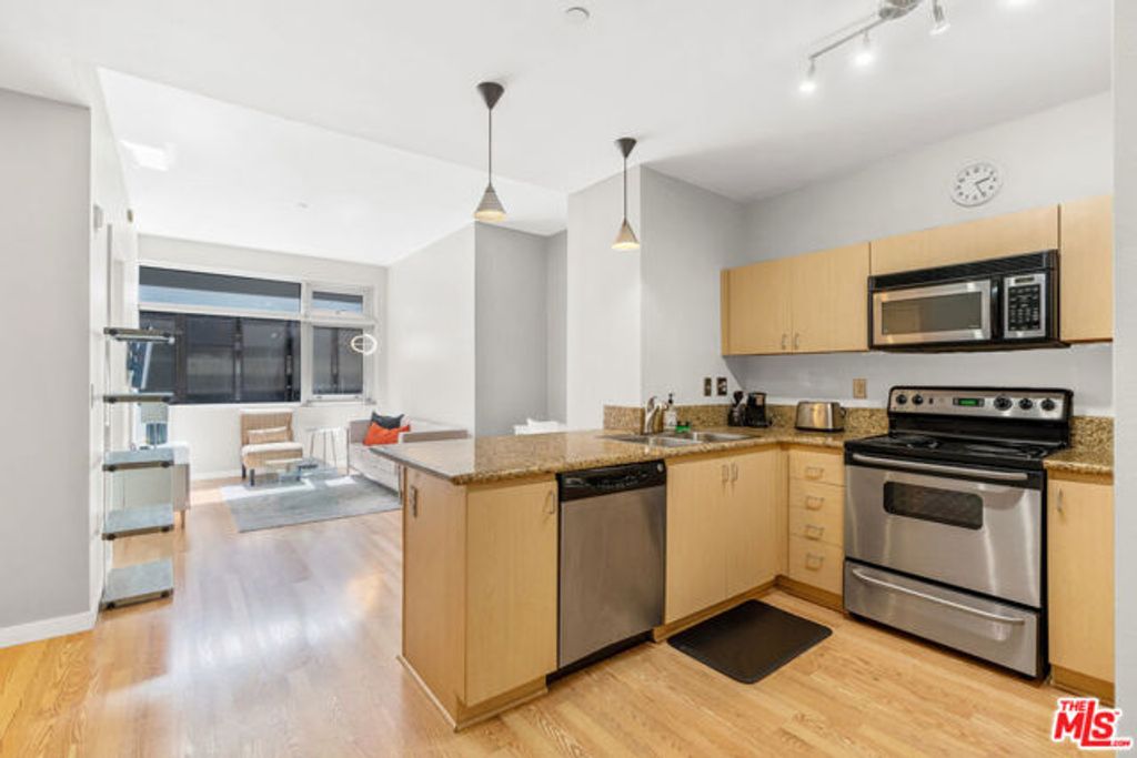 630 W 6th Street 613, Los Angeles, CA 90017
