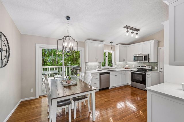 13710 5th Avenue N, Plymouth, MN 55441