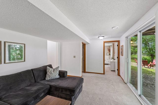 13710 5th Avenue N, Plymouth, MN 55441