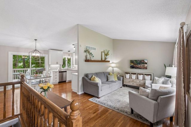 13710 5th Avenue N, Plymouth, MN 55441