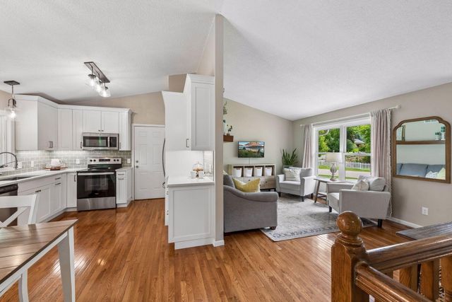 13710 5th Avenue N, Plymouth, MN 55441