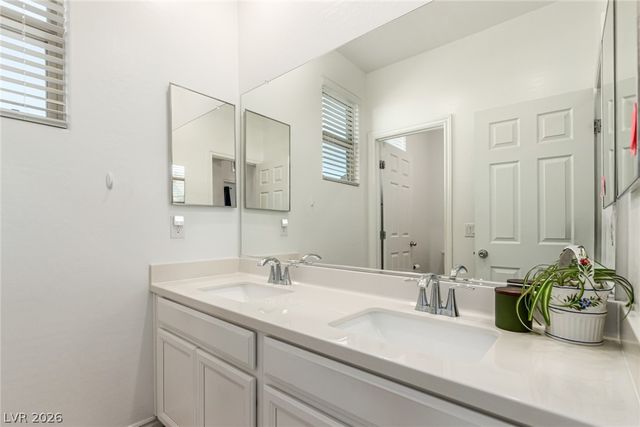 905 Sycamore Falls Street, Henderson, NV 89052