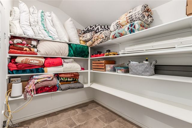 905 Sycamore Falls Street, Henderson, NV 89052