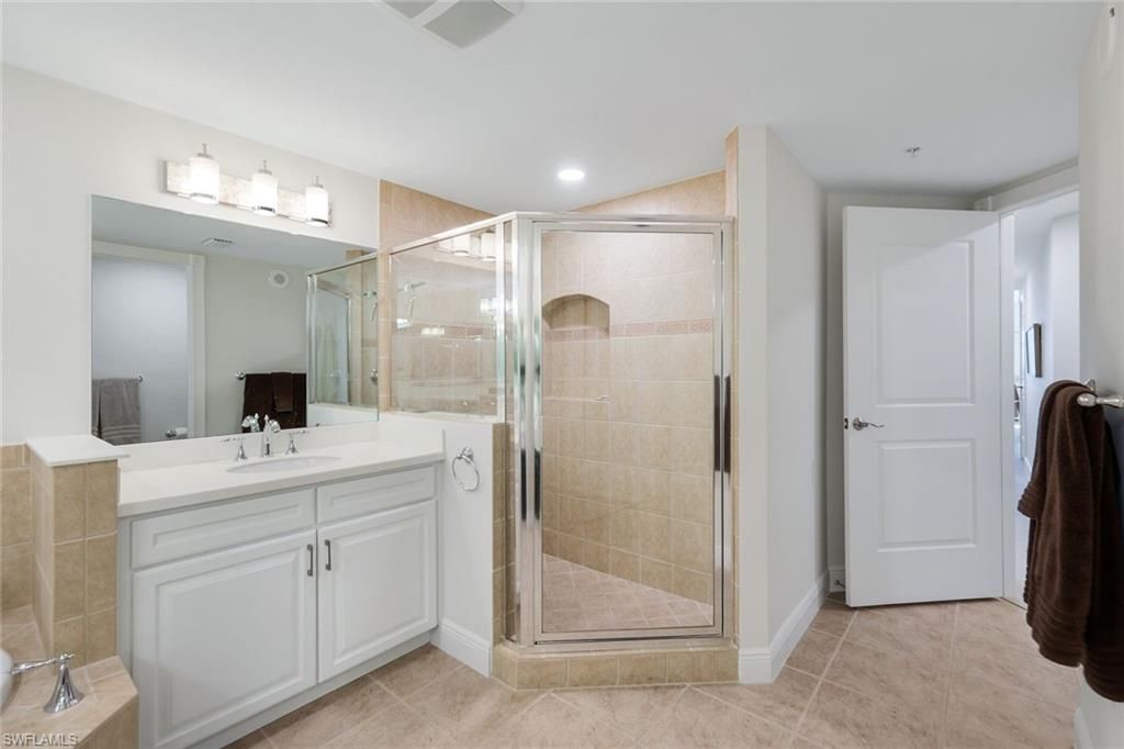 Image 23 of property listing at 6021 Silver King BLVD # 203, Cape Coral, FL 33914