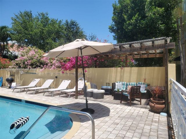 4812 Pine Tree Dr 201, Miami Beach, FL 33140