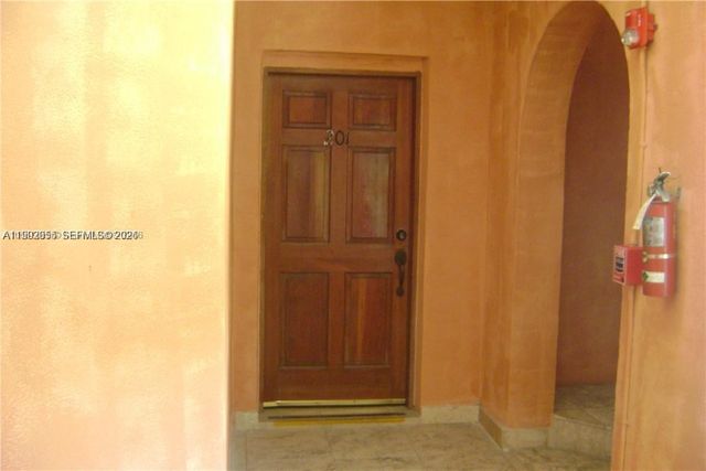 4812 Pine Tree Dr 201, Miami Beach, FL 33140