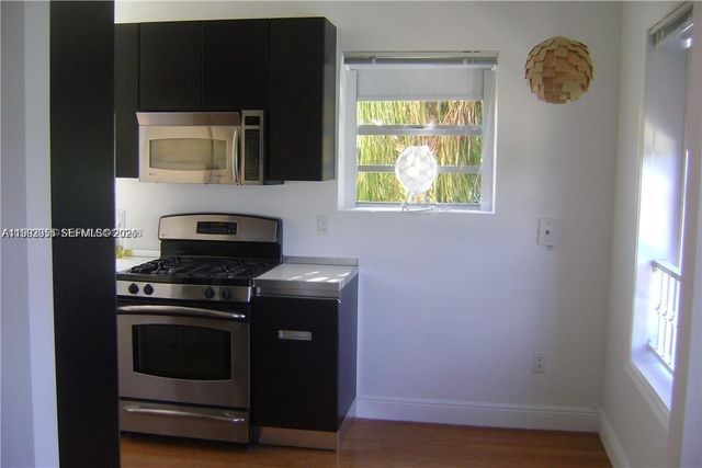 4812 Pine Tree Dr 201, Miami Beach, FL 33140