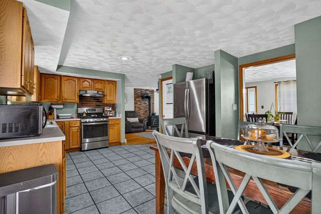 71 Hichborn St, Revere, MA 02151