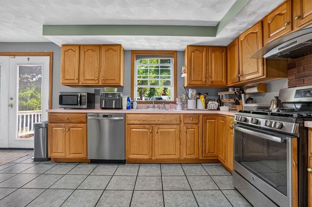 71 Hichborn St, Revere, MA 02151
