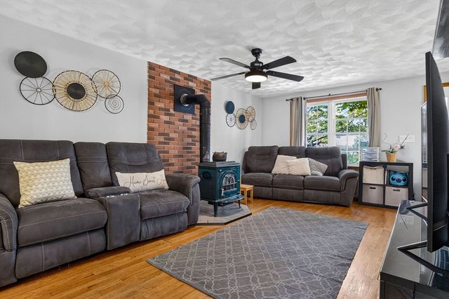 71 Hichborn St, Revere, MA 02151