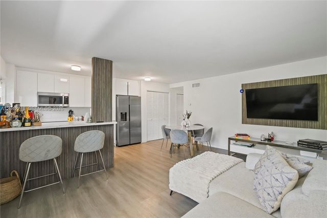 1614 W Ave 203 203, Miami Beach, FL 33139