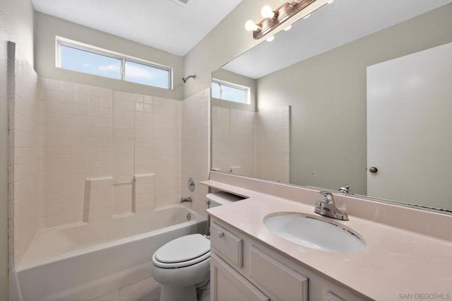 31850 Via Barraza, Temecula, CA 92592