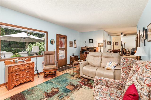 3808 Melanie Circle, Urbandale, IA 50322