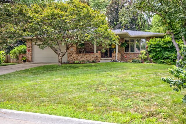 3808 Melanie Circle, Urbandale, IA 50322
