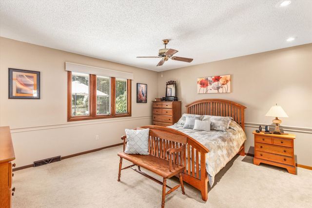 3808 Melanie Circle, Urbandale, IA 50322