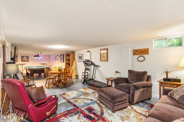 3808 Melanie Circle, Urbandale, IA 50322