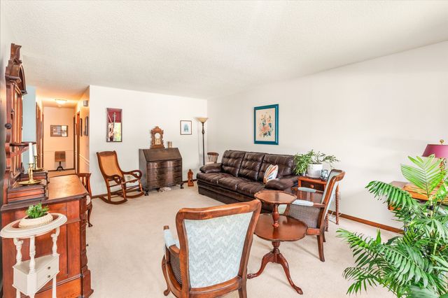 3808 Melanie Circle, Urbandale, IA 50322