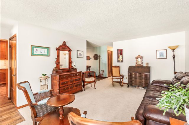 3808 Melanie Circle, Urbandale, IA 50322
