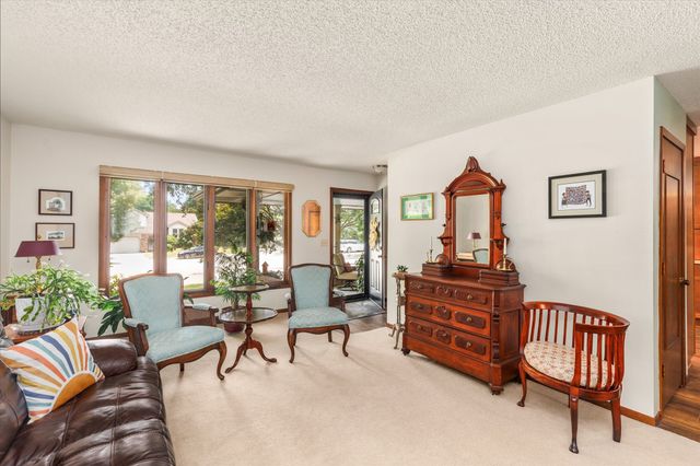 3808 Melanie Circle, Urbandale, IA 50322