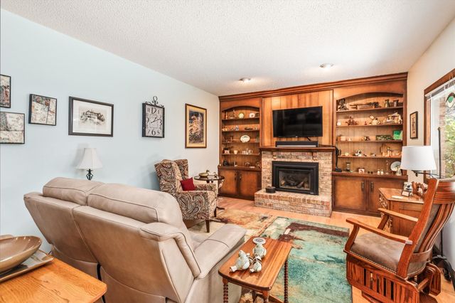 3808 Melanie Circle, Urbandale, IA 50322