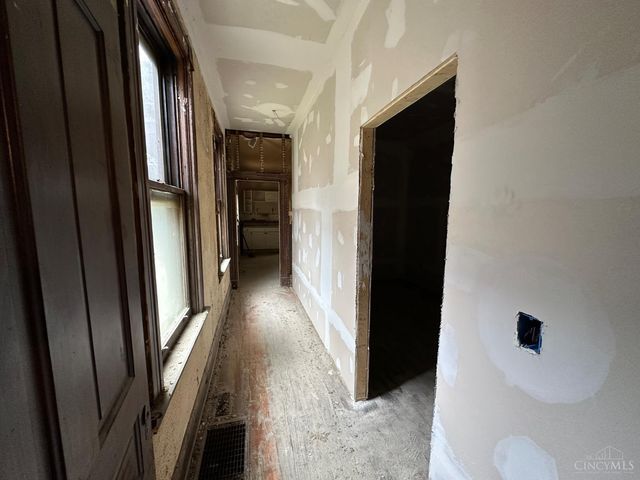 10 Township Avenue, Elmwood Place, OH 45216