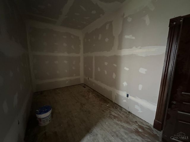 10 Township Avenue, Elmwood Place, OH 45216