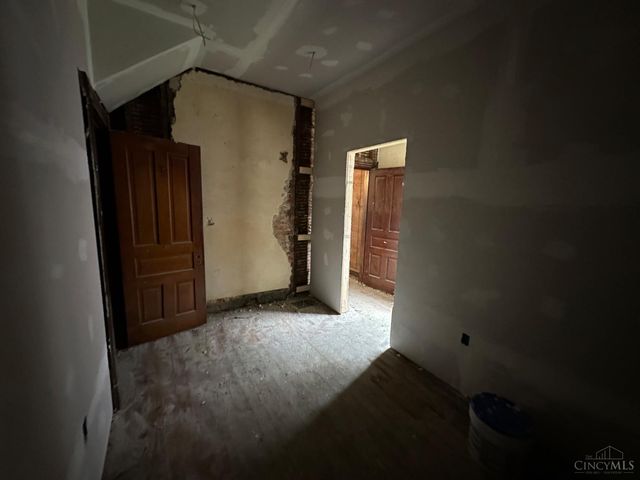 10 Township Avenue, Elmwood Place, OH 45216